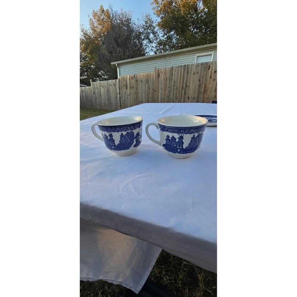 Vintage Johnson Brothers Bros. Blue Willow Tea Cups & Saucers EARTHENWARE